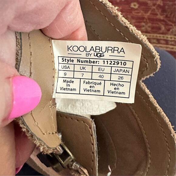 Koolaburra By UGG Women's Beige tan Suede Ankle Boots Size 9 lug sole waterproof - Picture 10 of 10